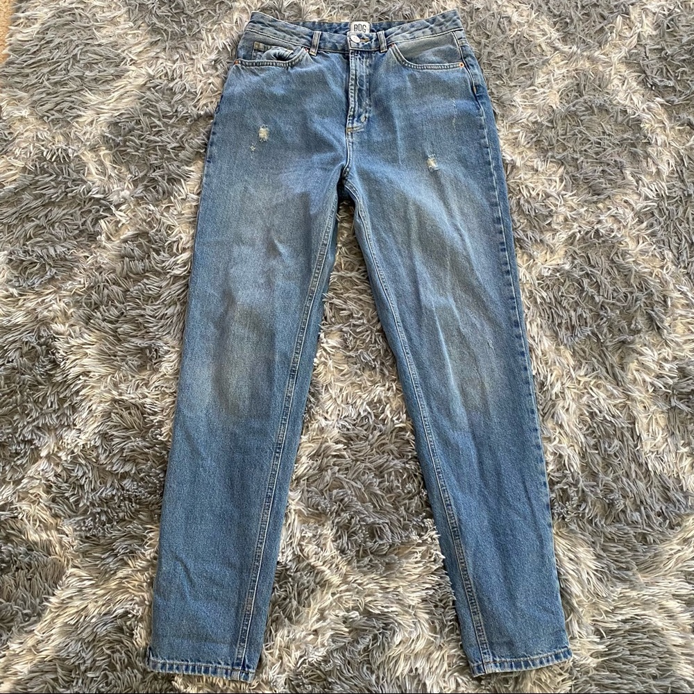 BDG Womens High Rise Mom Jean Medium wash Denim Size 28